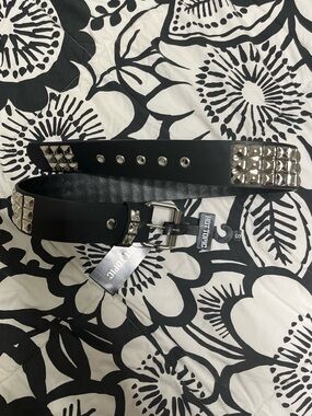 NWT Hot Topic Pyramid Belt